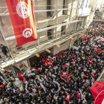 Tunuslu işçiler sendikal haklar için sokağa çıktı